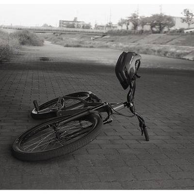 河畔のBMX