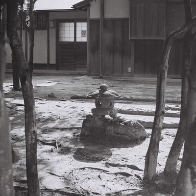 時を見守る灯籠