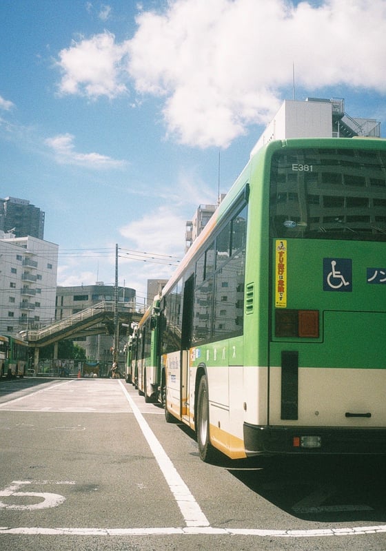 まっすぐ並んだバスたち🚌
今日も時間通りに次の目的地へと運んでくれる。