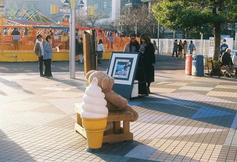 休憩中の🐻「今日はお客さん多かったな・・足が疲れた・・万葉の湯行きたいなぁ、足湯つかりたい」