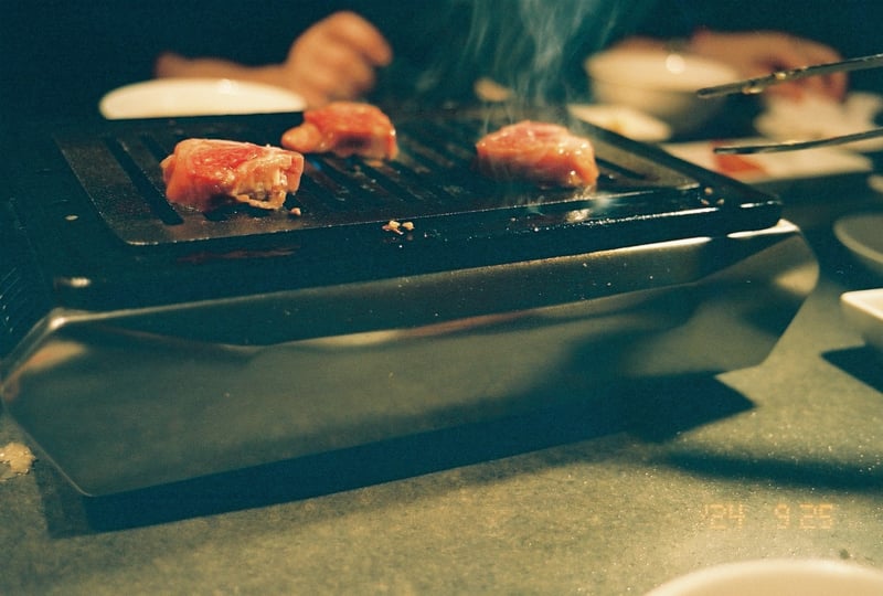 今まで食べてきた中で最もうまい焼肉だった。フィルムにおさめておいて正解だった(？)