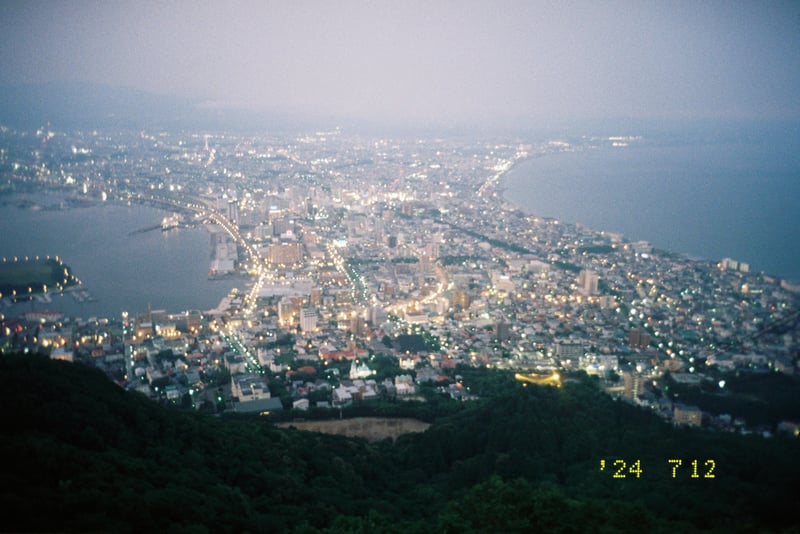 函館山のレストランから撮った夜景です。