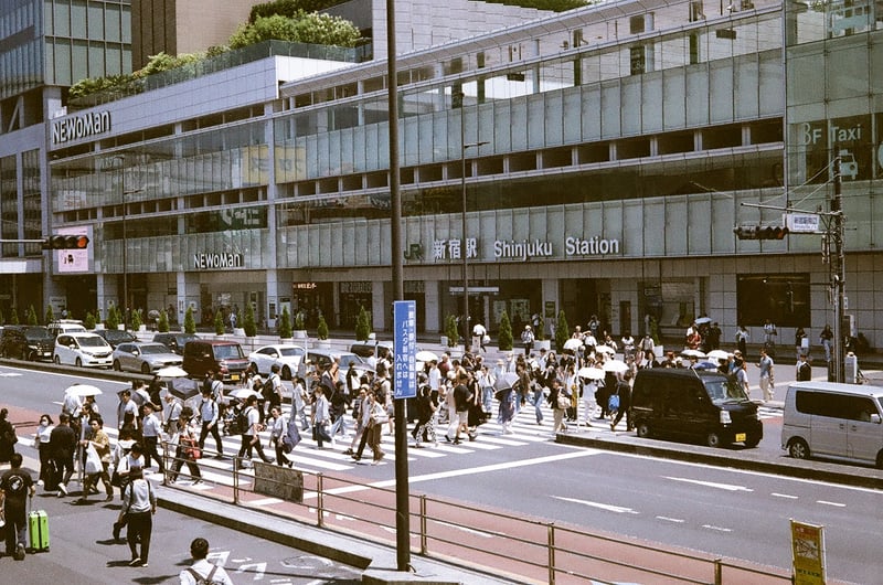 建物とそこに行き交う人を撮るのが好き