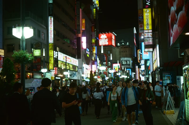 夜の歌舞伎町って歩くだけで楽しいですよね