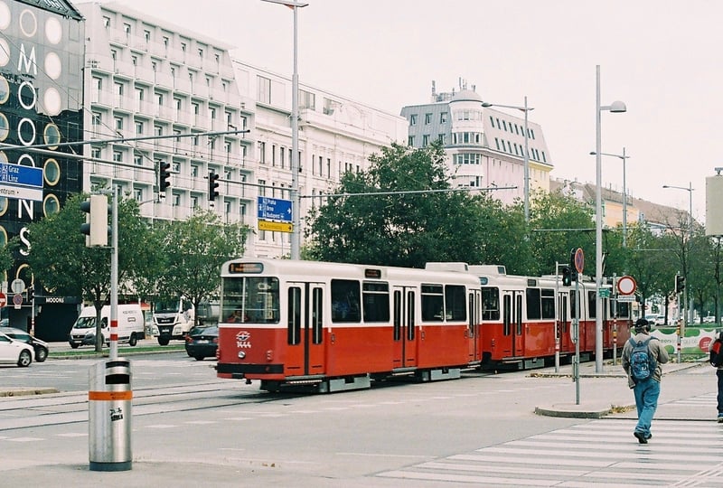 ウィーン市内にて
路面電車、可愛いですよね。