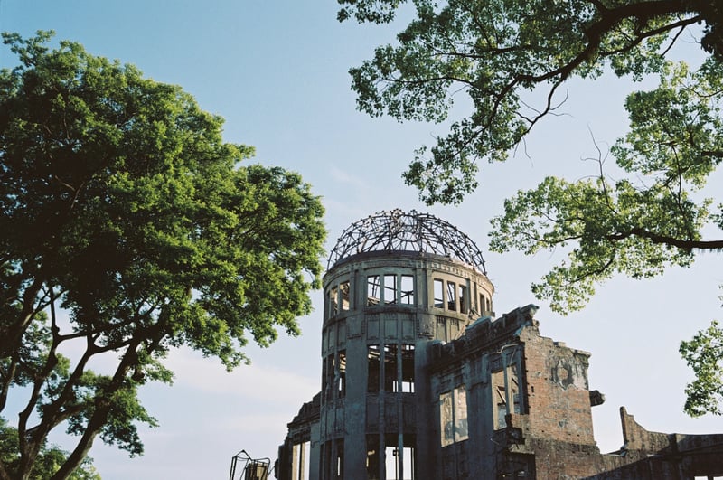 広島旅行のときに行った原爆ドームの写真。
青空に夕日が差し込んで良い感じに撮れた。
撮影:2022年5月