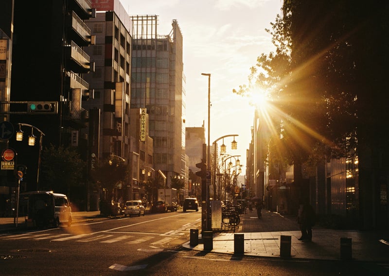 日が沈むのも早くなってきましたね。