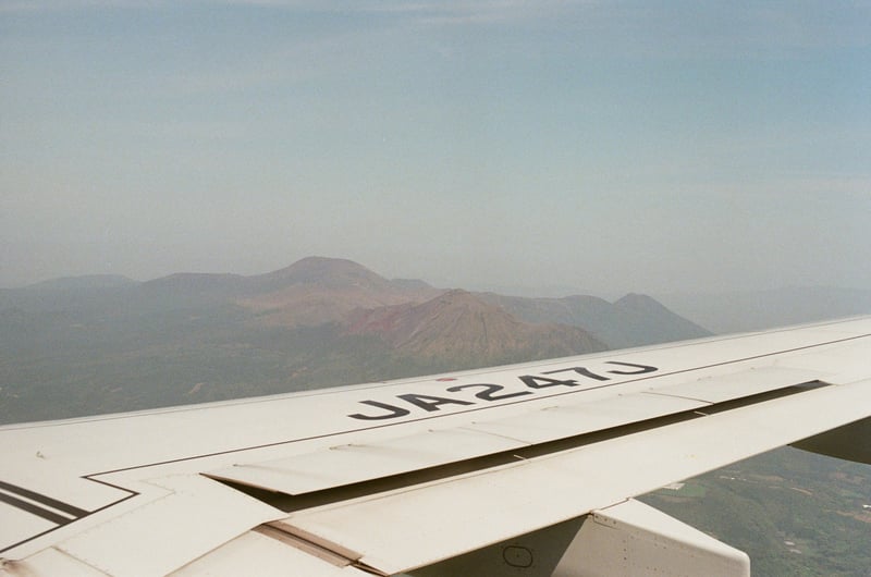 初めてかつ私が唯一見た霧島山は機窓から。