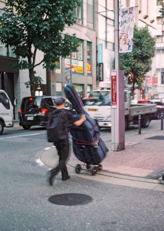 段差が大変そうです。がんばれ〜。

OLYMPUS PEN EE-2
Fujifilm FUJICOLOR 100