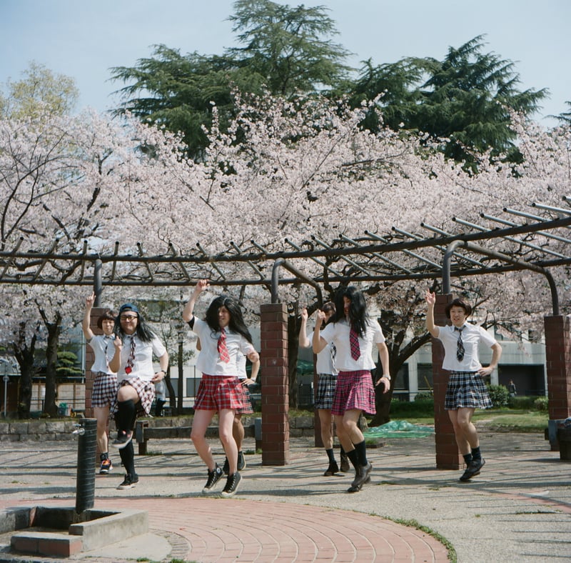 たまたま通りかかった公園で。
春になるといろんな人が出て来ますね。😂