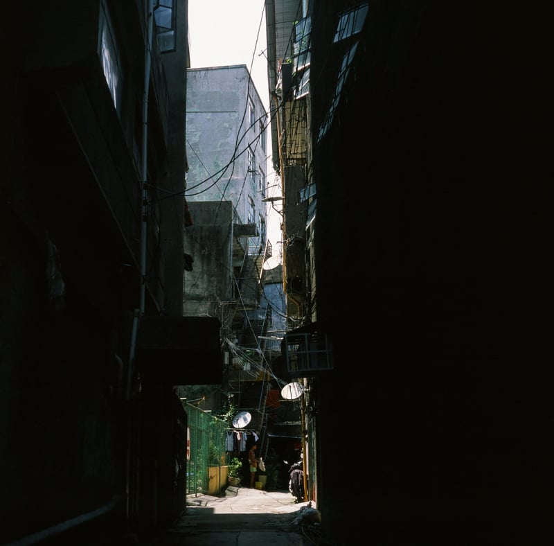 どこの街に行っても路地裏を選んで歩いてしまう。