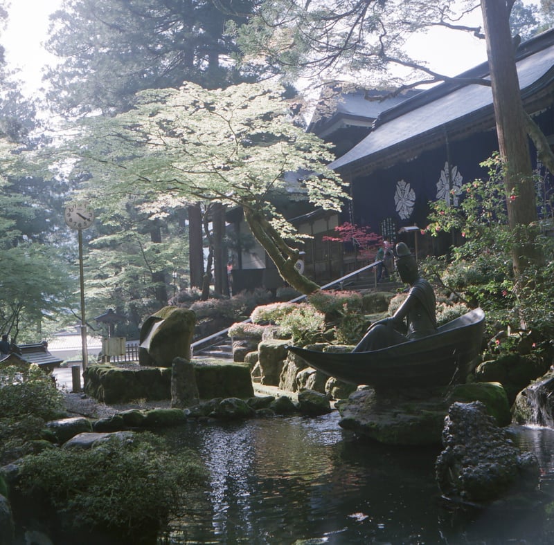 福井旅行の一コマ。
中判カメラとしては比較的軽量コンパクトな二眼レフは旅カメラにも向いていると思う。