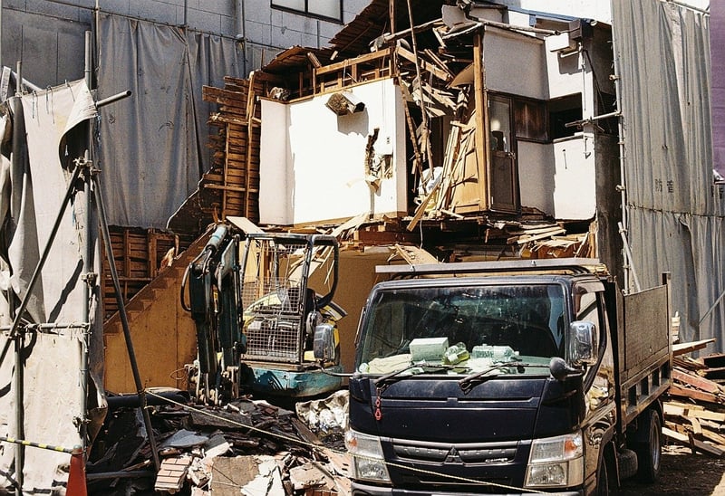 大阪市西天満、古くて味のある建物が絶賛リプレース中。昭和っぽい町並みは絶滅の危機。