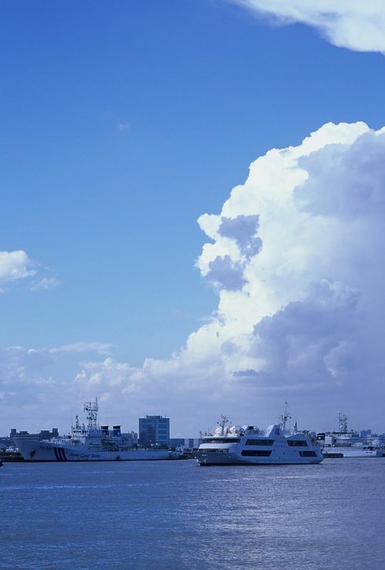 海、入道雲、青空、夏を感じられる一枚