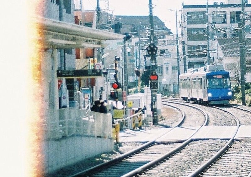 フィルムの端っこ
大好きな世田谷線からスタートします！
フィルム写真の投稿サイト探してたので嬉しいです。