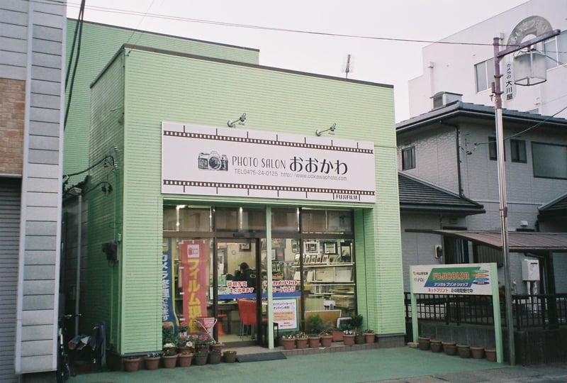 こちらはいつも現像とプリントをお願いしてるお店
Googleマップのクチコミにもフィルム写真を使いたくてパシャリ