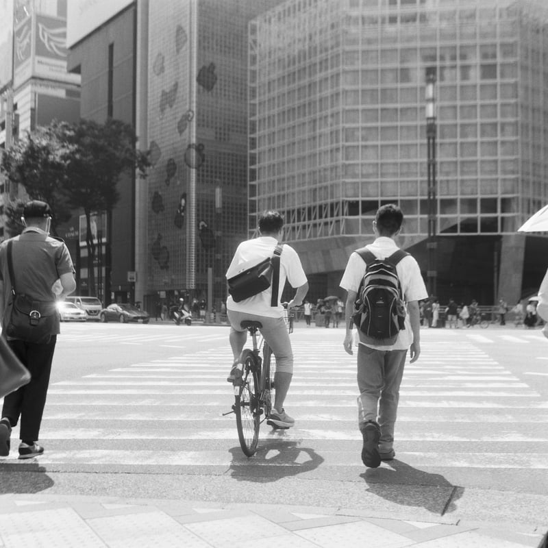 銀座にて撮影。
徒歩と自転車の初速は違うんだなと。