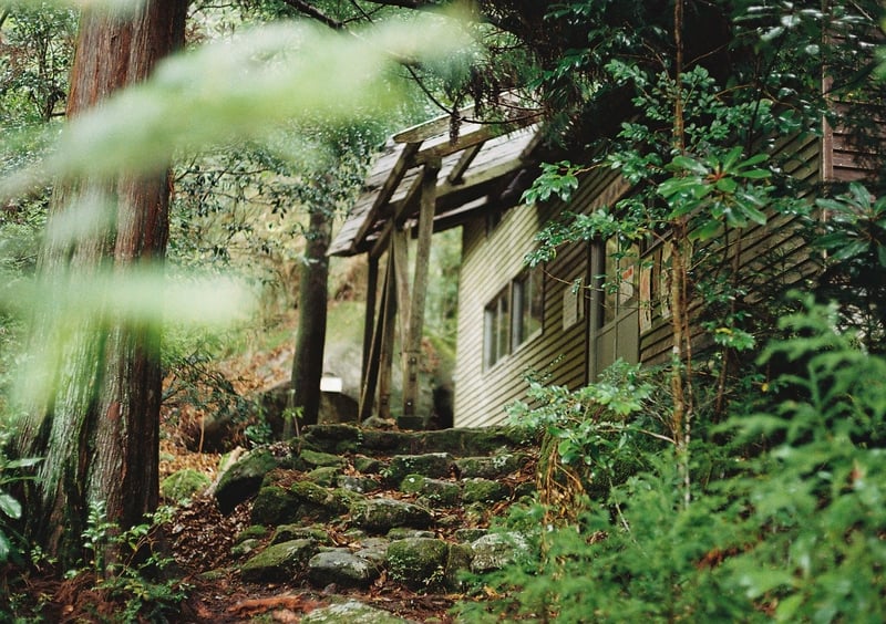 避難小屋恐怖症？なので中には泊まらないけど、
外から見る分には好き。