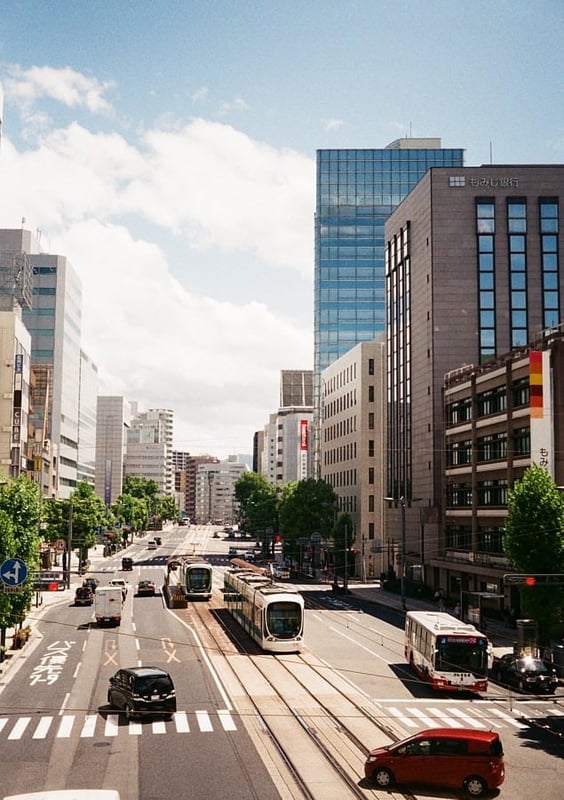 市街地にて。