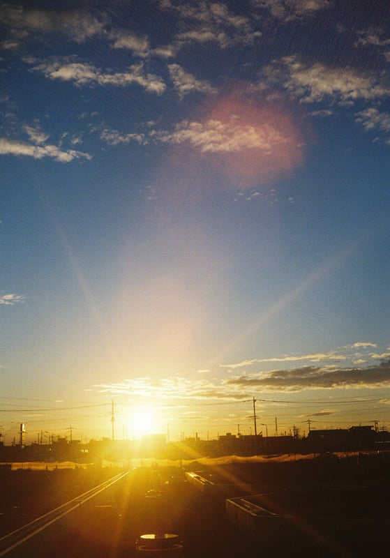 空の青と夕日の黄色。
そのバランスがとっても好きな写真です！