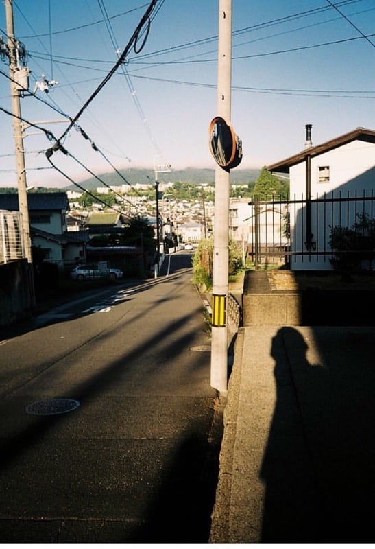 奈良に住む姉の家に泊まった翌朝にフラリ散歩して撮った写真なんですよ。