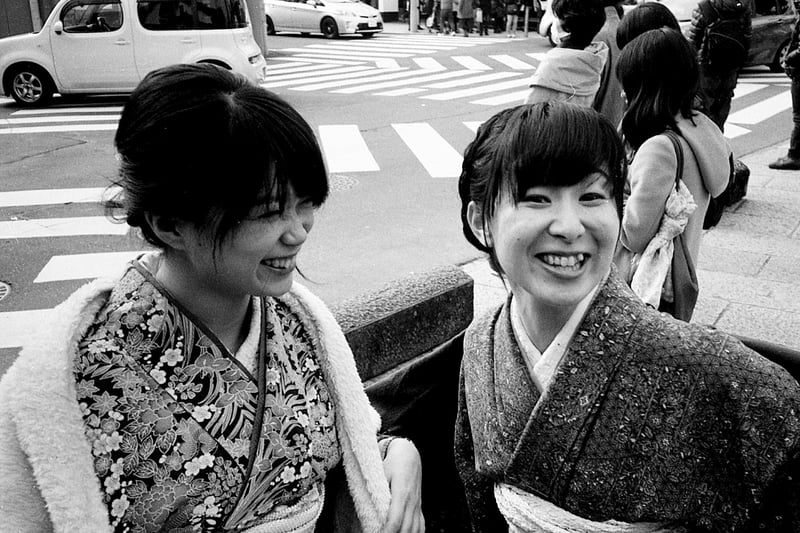 社会人の友人が撮影のため着物着てくれました。とても感謝してる2人なんですよ。
