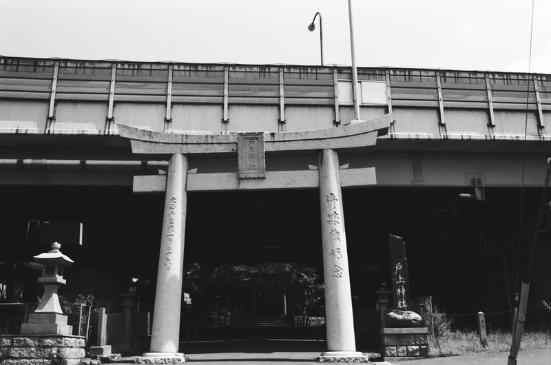 参道の上に都市高速が通ってます
子供の時に良く初詣に行きました