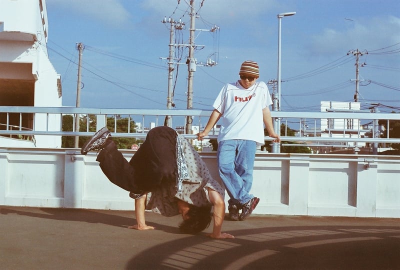 踊る友人を撮る