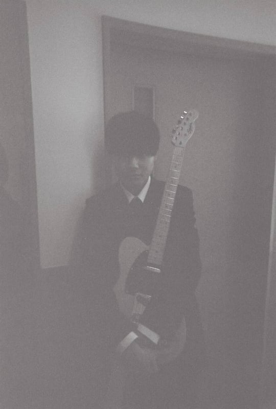露光不足という名の元に生まれた
幻のギタリスト
