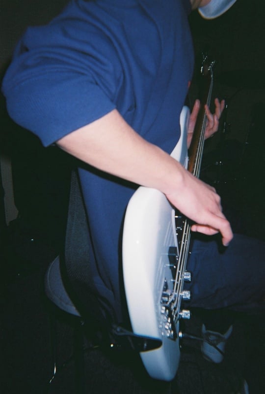 近くに寄ると聞こえてくるベース音