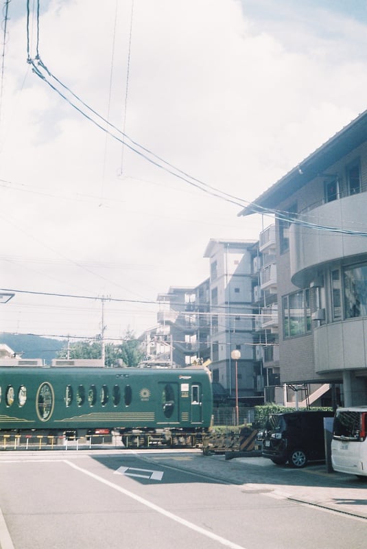 叡電の車両と青空がいいバランスになるかなと思いましたがうまく空が現像されなかった　トホホ...